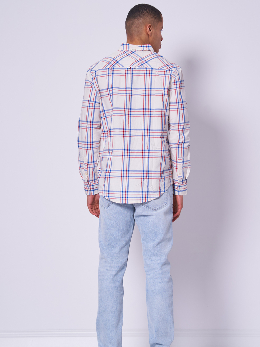 detail Tommy Jeans pánska biela košeľa Poplin