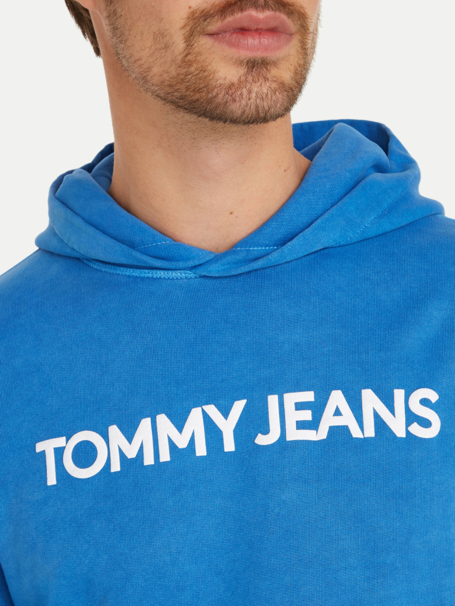 detail Tommy Jeans pánska modrá mikina