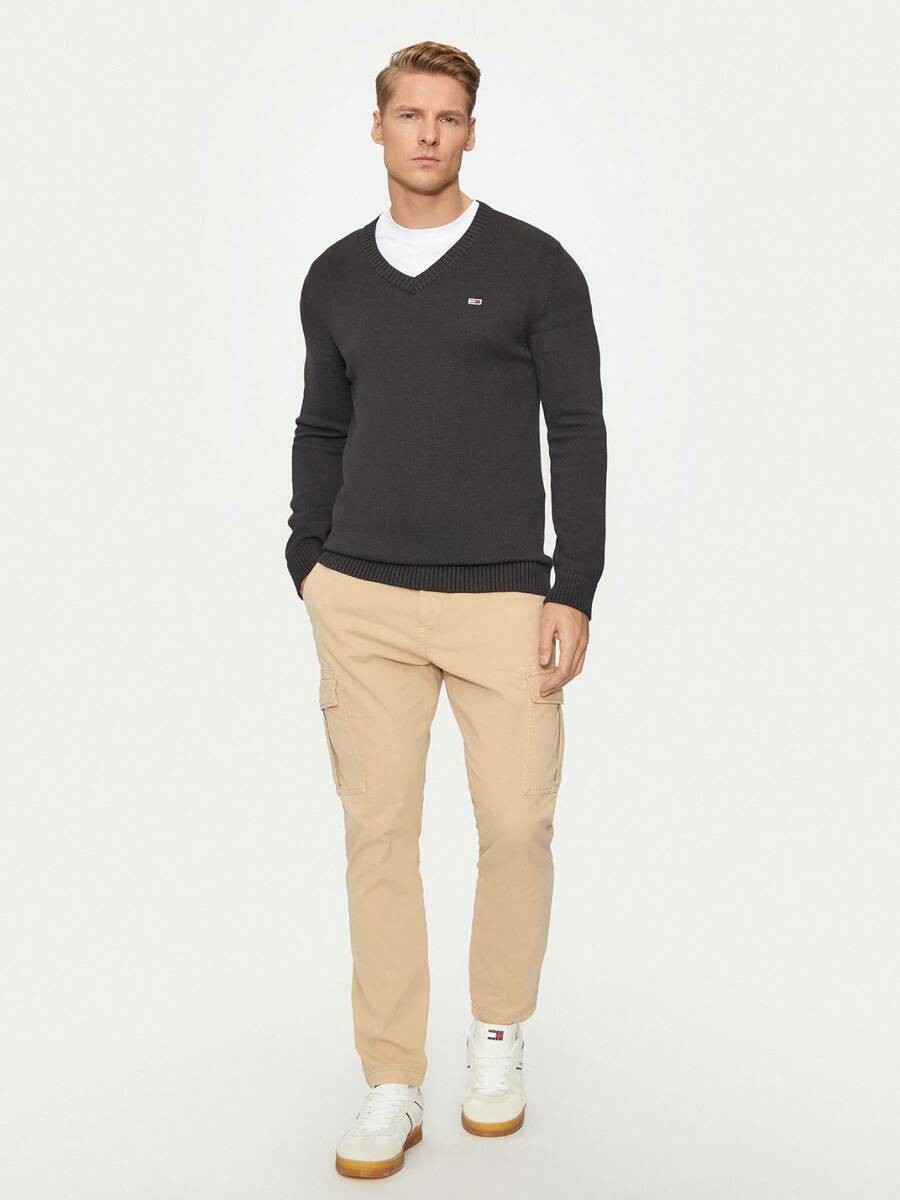 detail Tommy Jeans pánsky čierny sveter