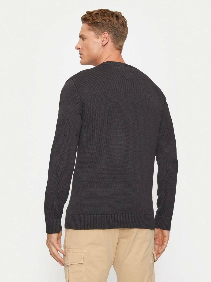 detail Tommy Jeans pánsky čierny sveter