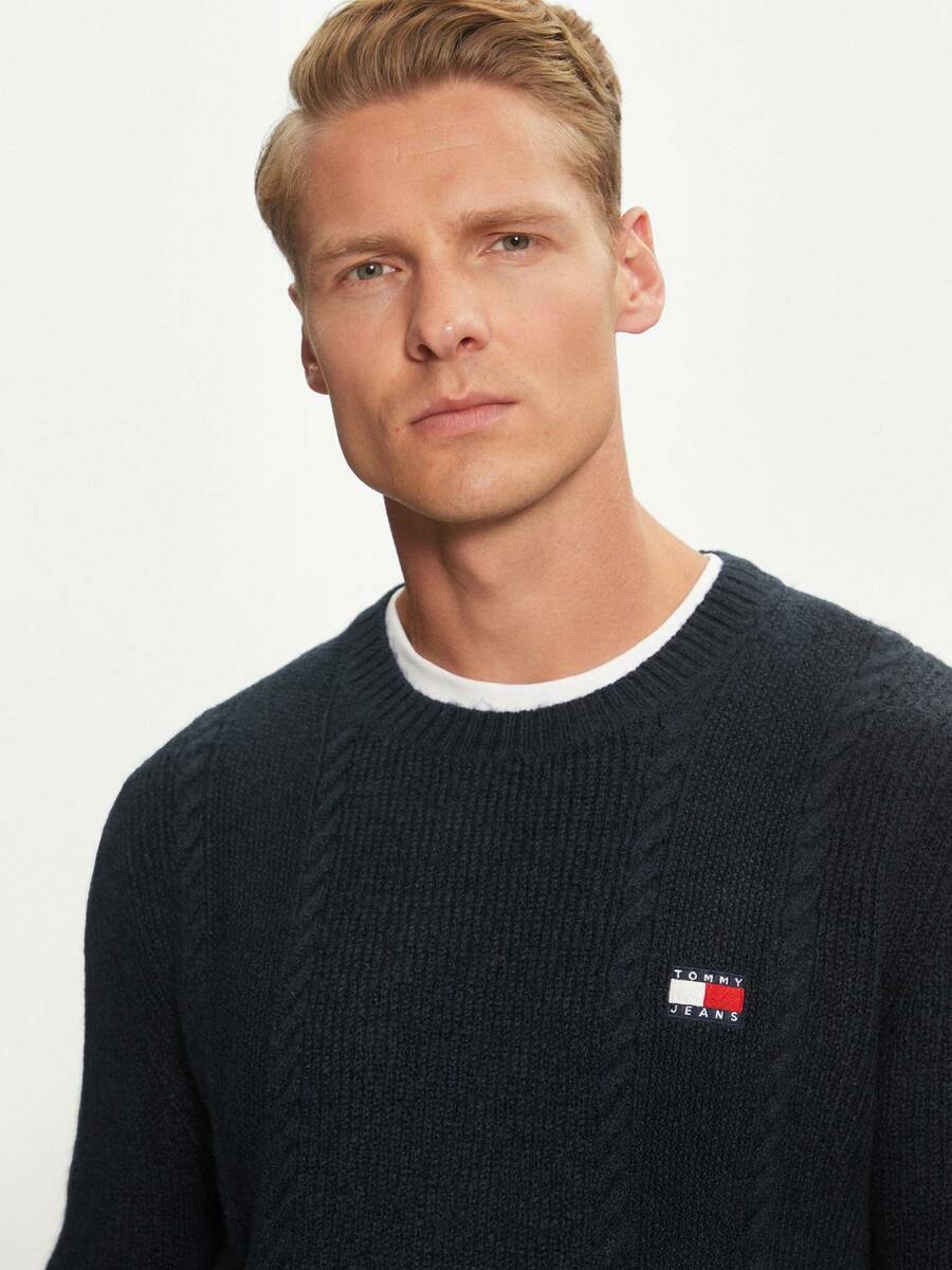 detail Tommy Jeans pánsky tmavomodrý sveter