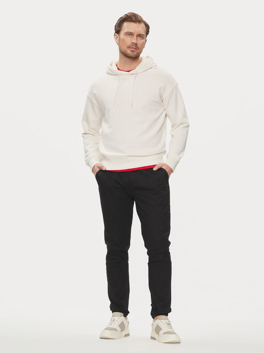 detail Tommy Jeans pánske čierne joggers nohavice 