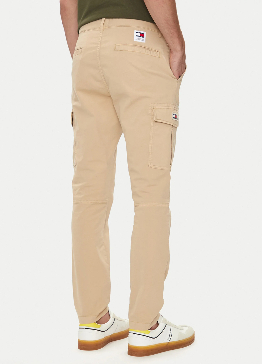 detail Tommy Jeans pánske béžové nohavice