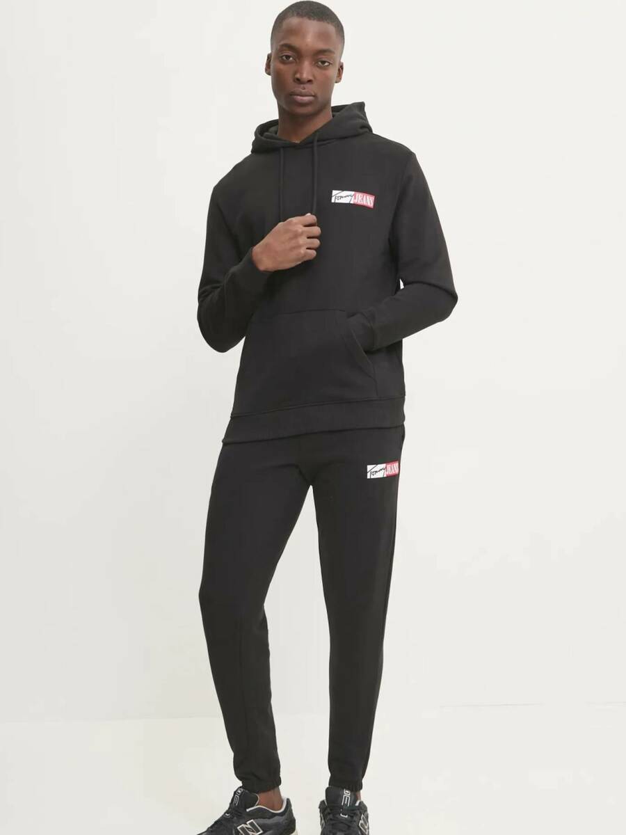 detail Tommy Jeans pánska čierna mikina