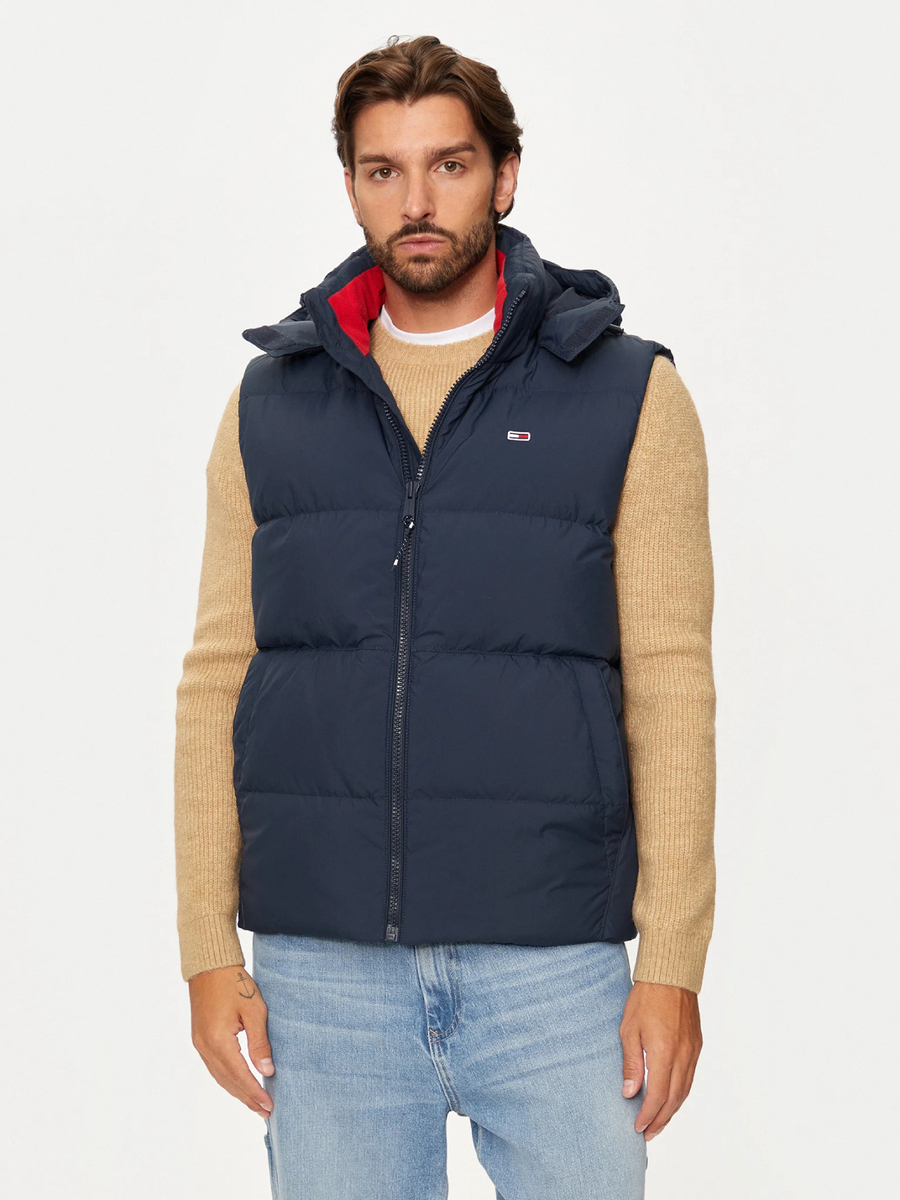 detail Tommy Jeans pánska tmavo modrá vesta