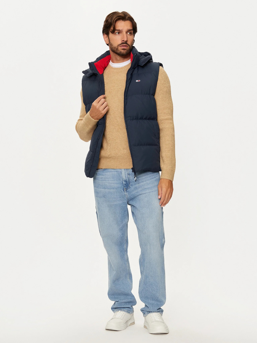 detail Tommy Jeans pánska tmavo modrá vesta