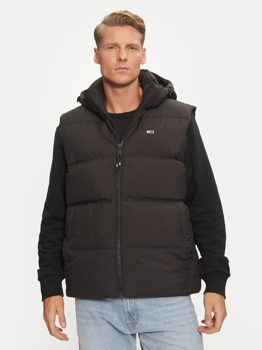 detail Tommy Jeans pánska čierna vesta