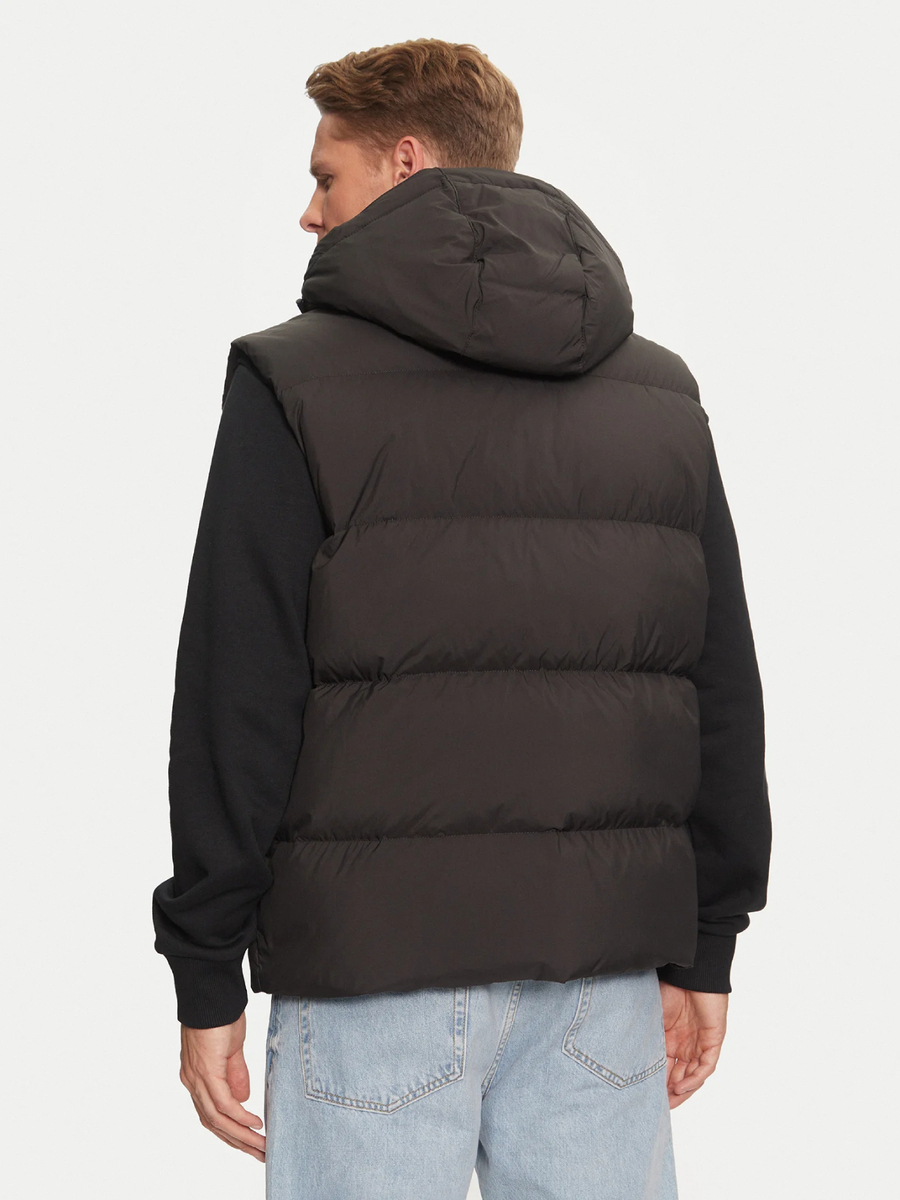 detail Tommy Jeans pánska čierna vesta