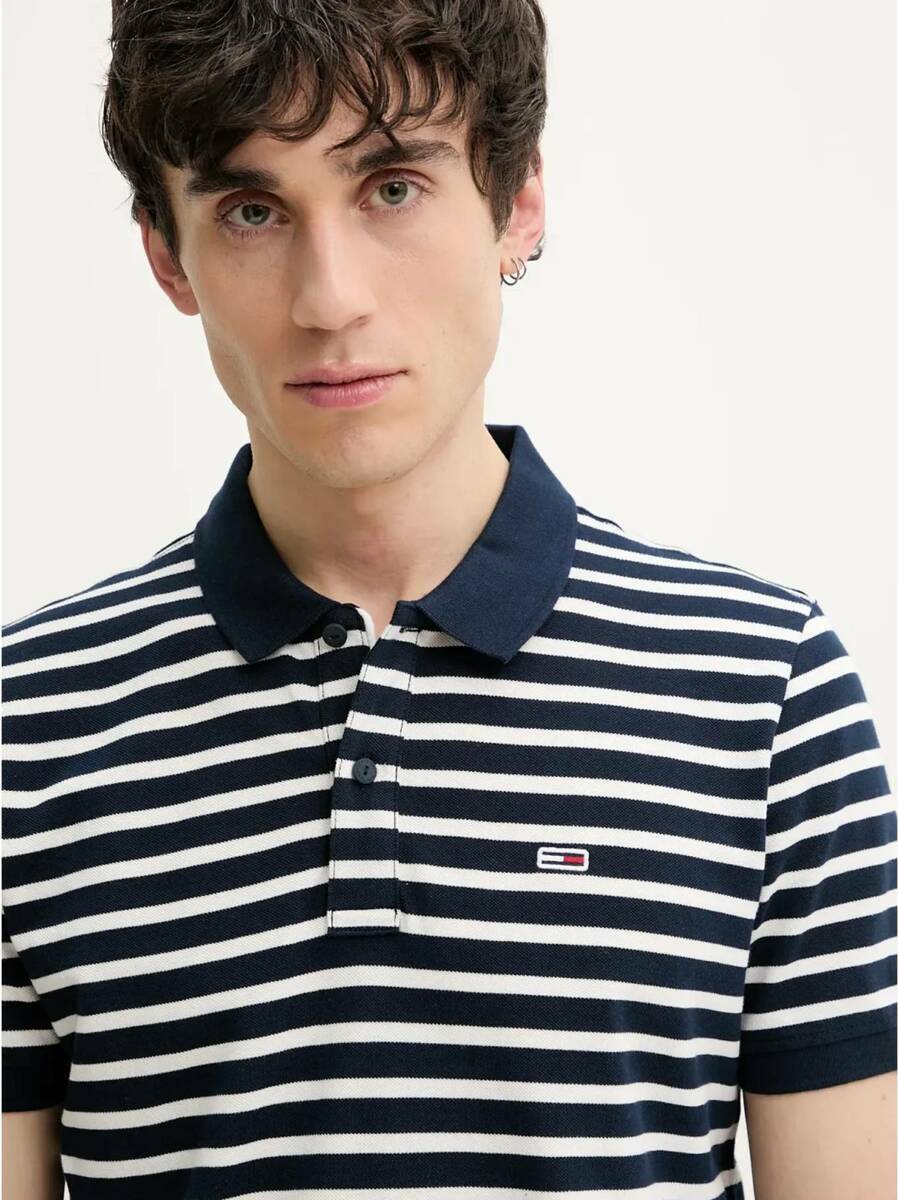 detail Tommy Jeans pánske pruhované polo tričko