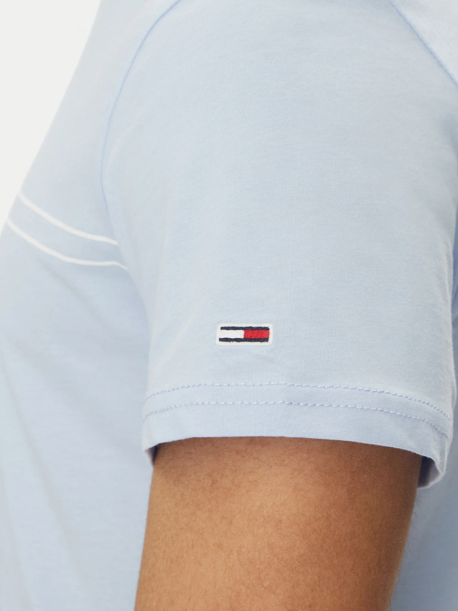 detail Tommy Jeans pánske svetlo modré tričko