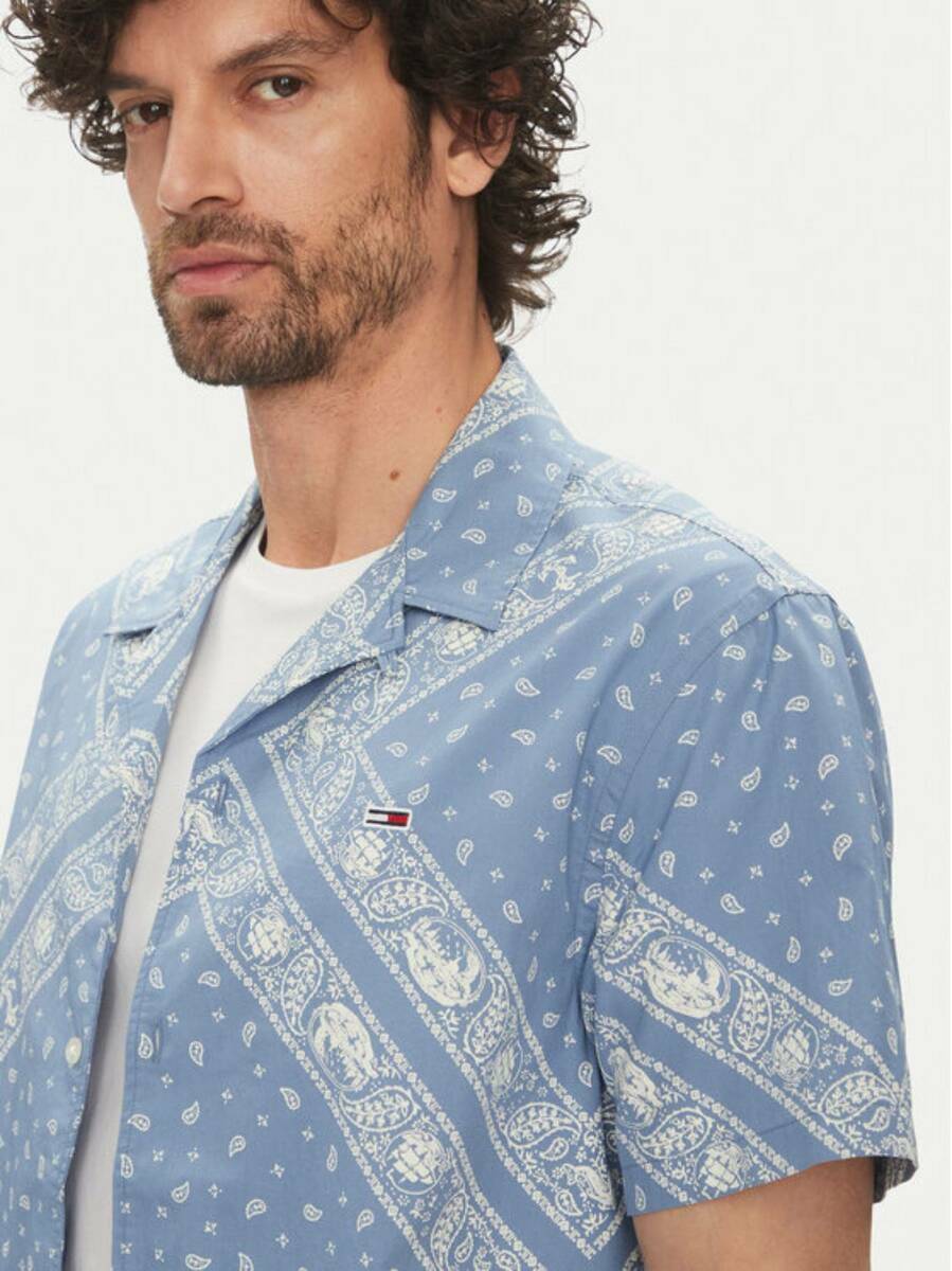 detail Tommy Jeans pánska modrá košeľa