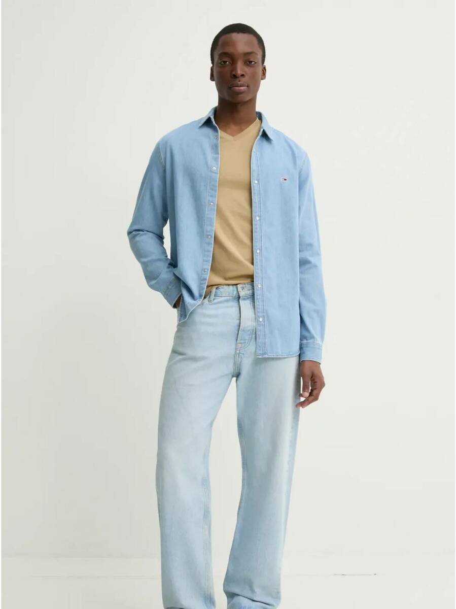 detail Tommy Jeans pánska modrá džínsová košeľa