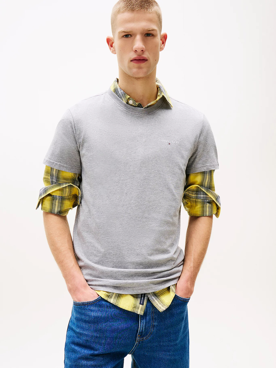 detail Tommy Jeans pánske šedé tričko