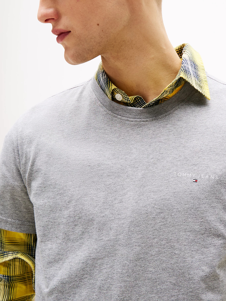 detail Tommy Jeans pánske šedé tričko