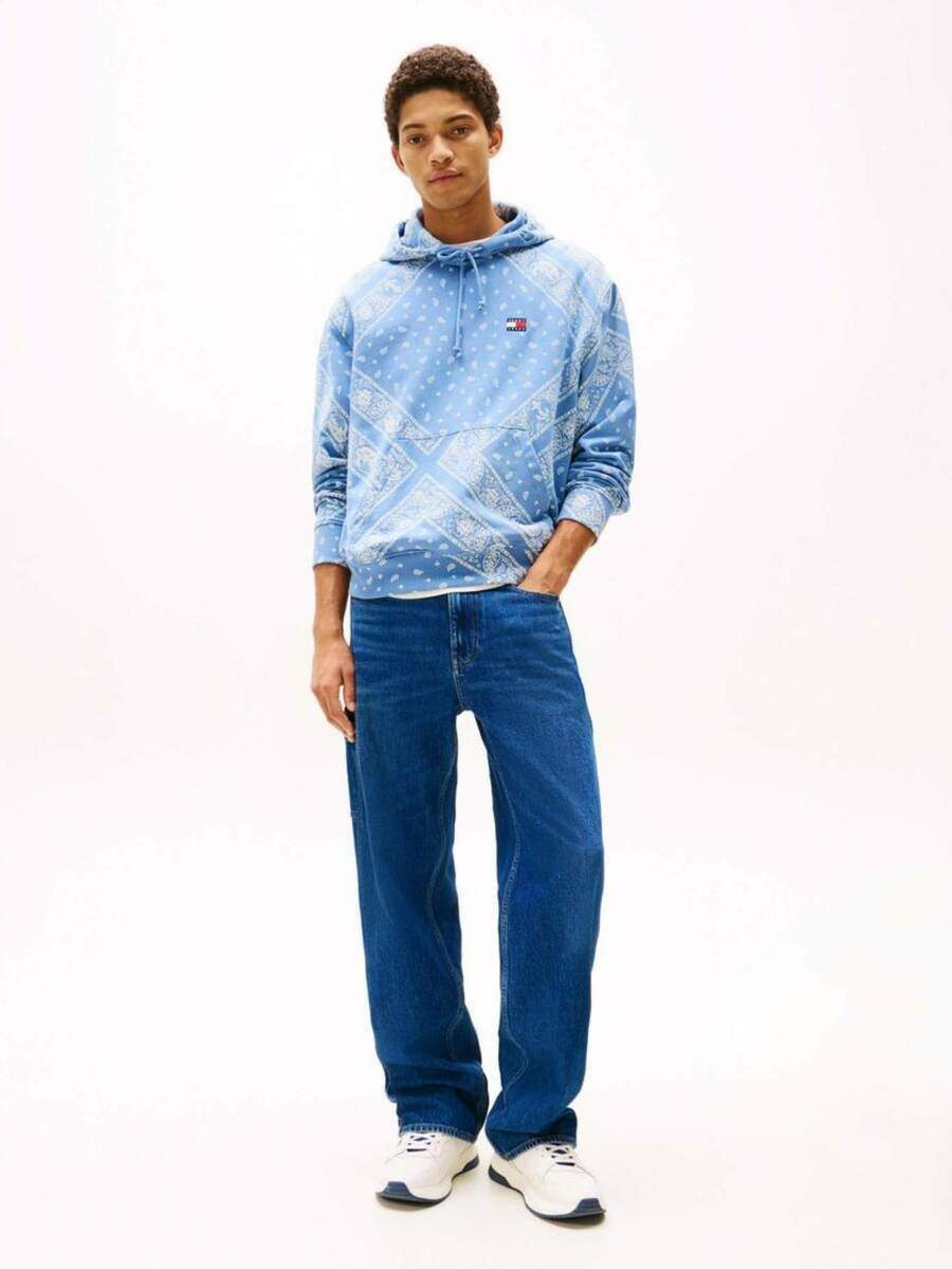 detail Tommy Jeans pánska modrá mikina