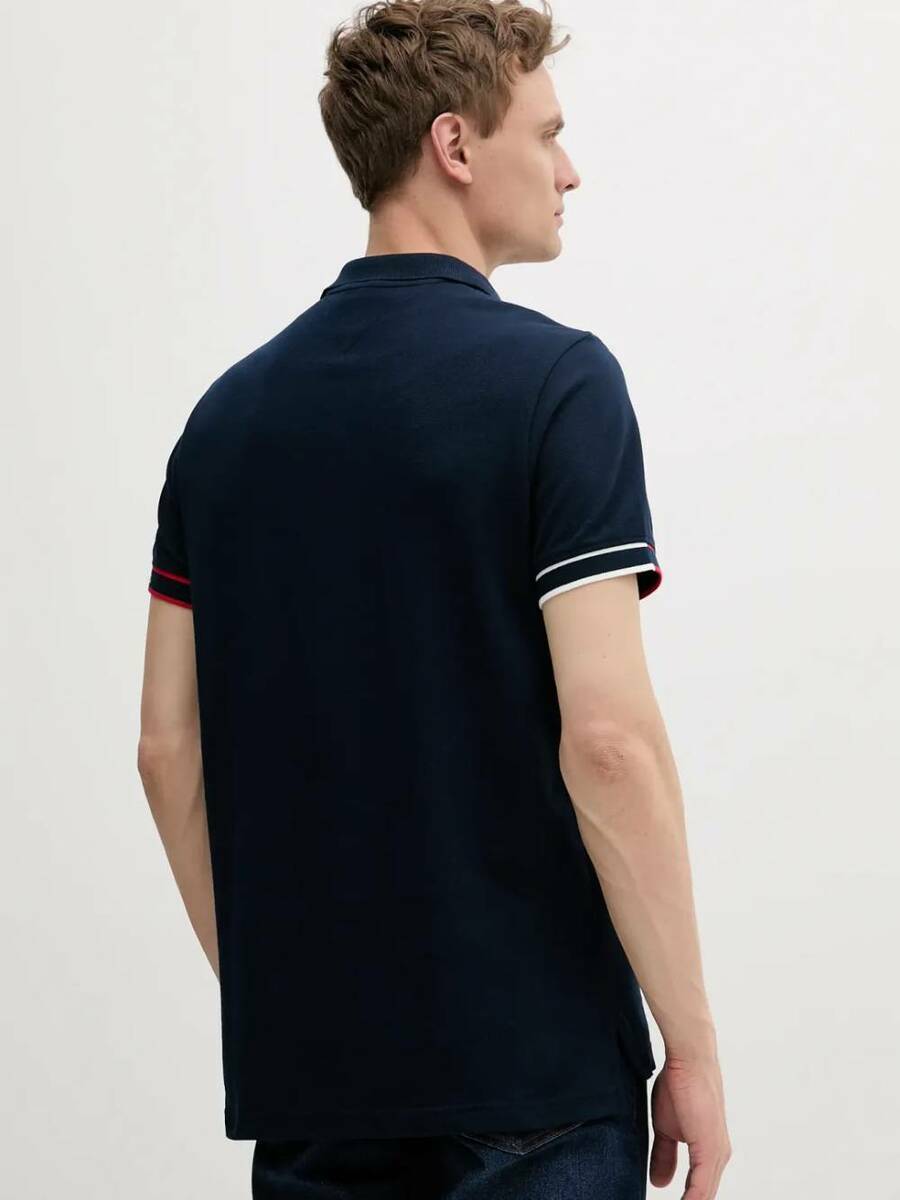 detail Tommy Jeans pánske tmavo modré polo tričko