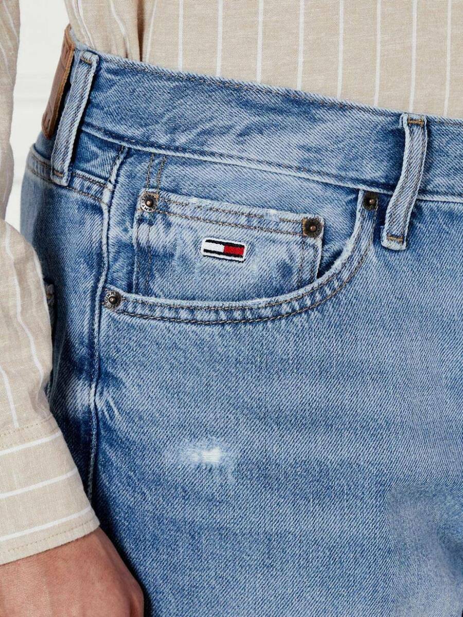 detail Tommy Jeans pánske džínsové šortky