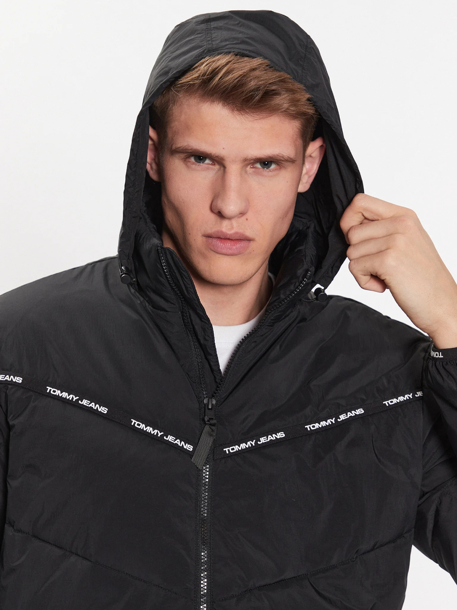 detail Tommy Jeans pánská černá bunda