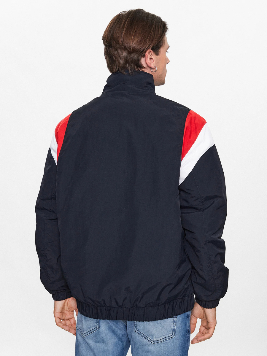 detail Tommy Jeans pánska tmavo modrá bunda