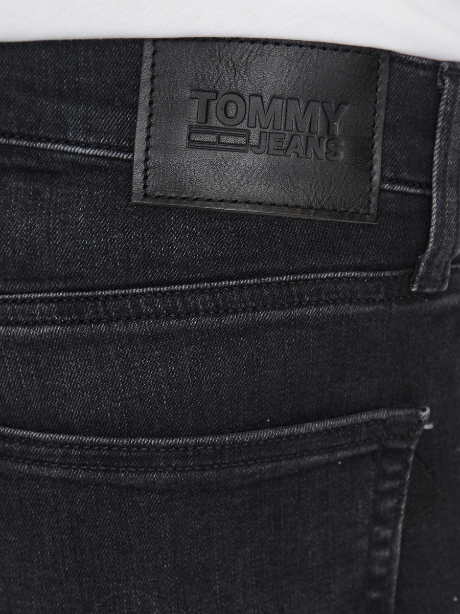 detail Tommy Jeans pánske čierne džínsy