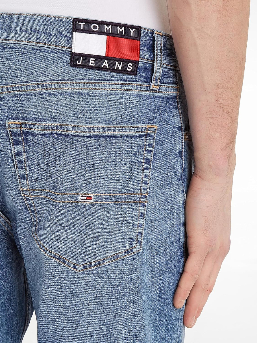 detail Tommy Jeans pánske modré džínsy