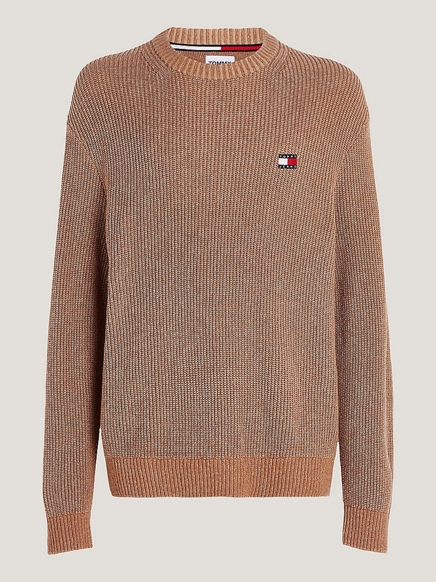 detail Tommy Jeans pánsky zlatohnedý sveter