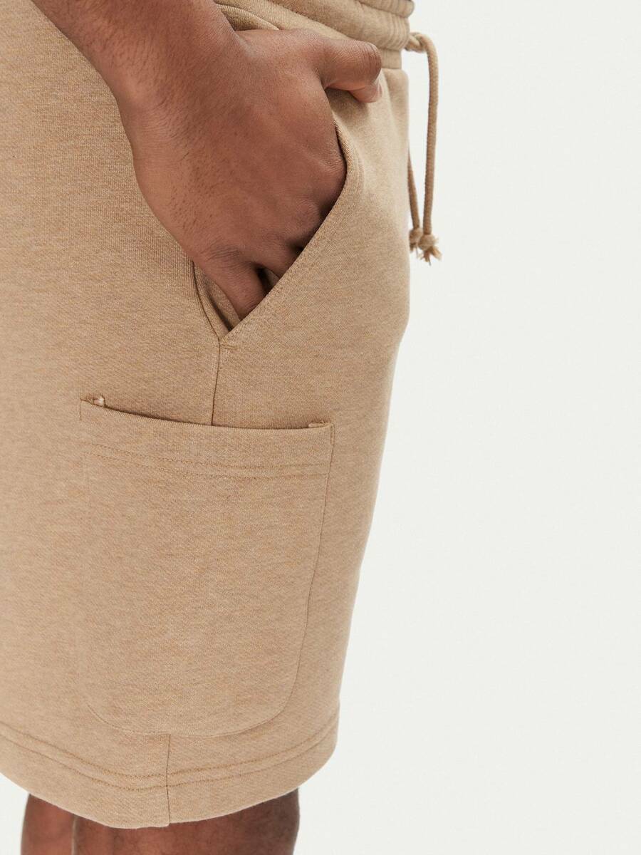 detail Tommy Jeans pánske béžové šortky