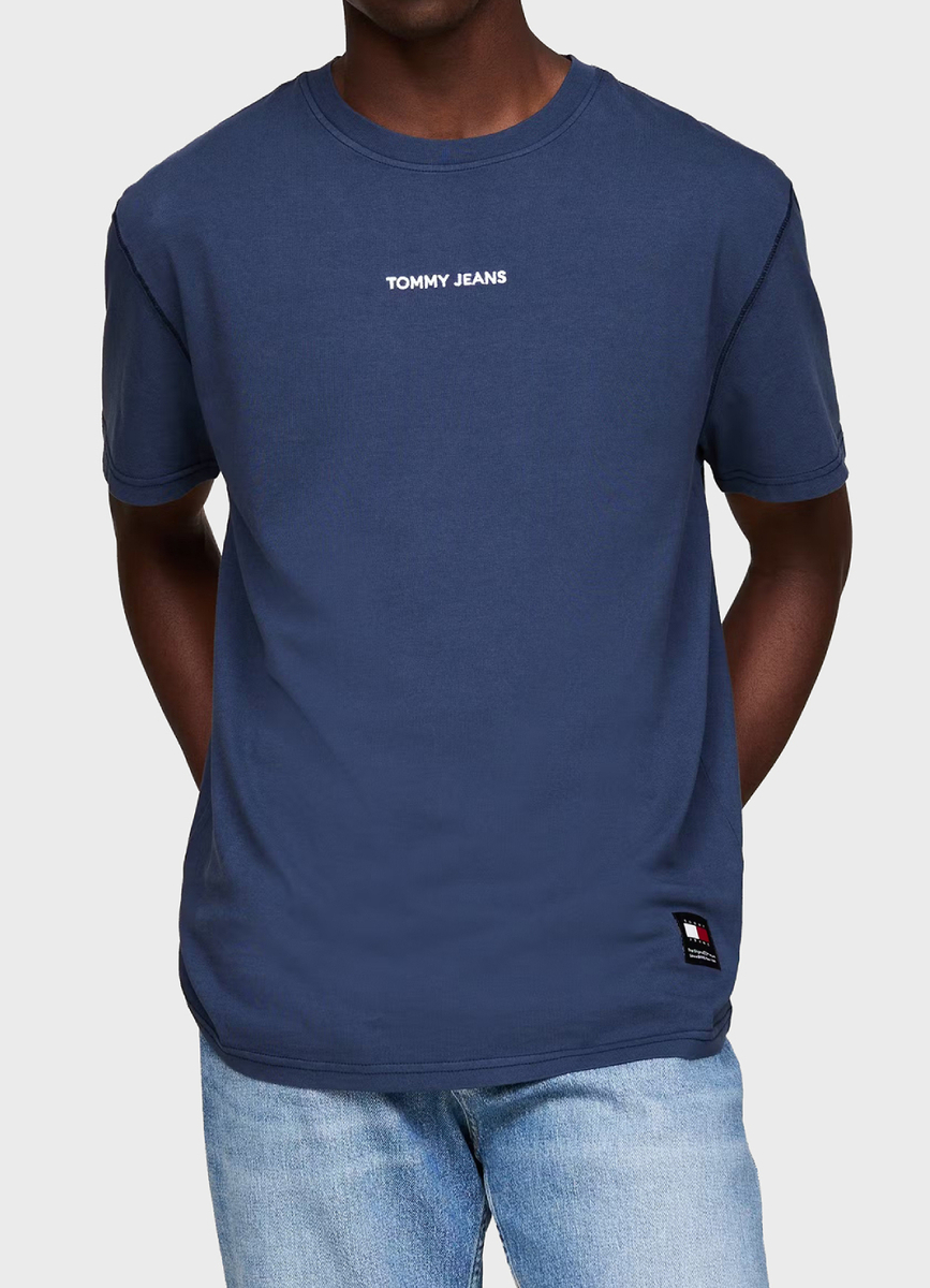detail Tommy Jeans pánske tmavomodré tričko