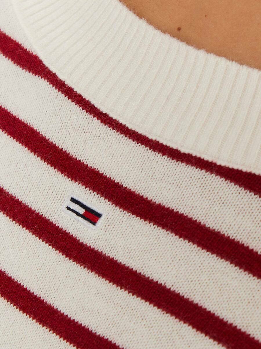 detail Tommy Jeans dámsky pruhovaný svetrík