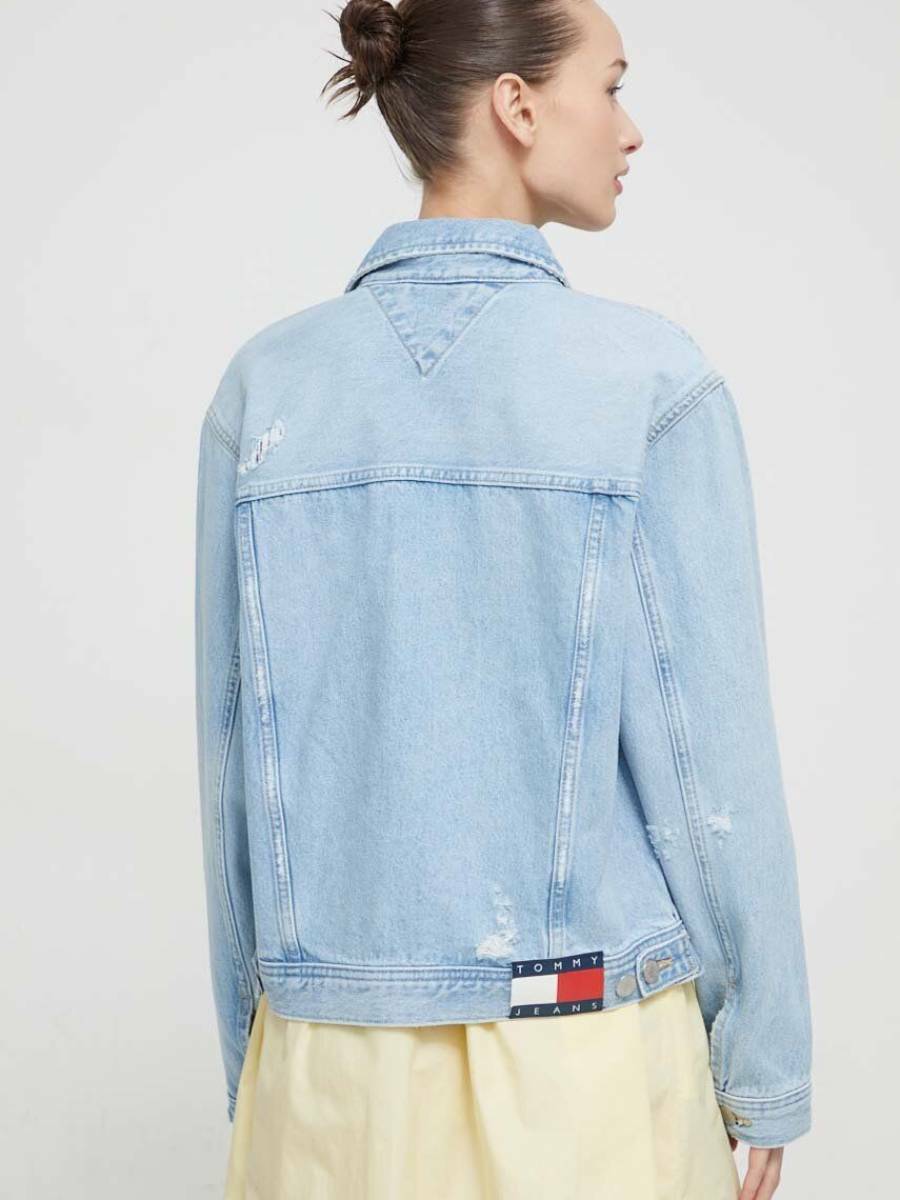 detail Tommy Jeans dámska džínsová bunda Mom