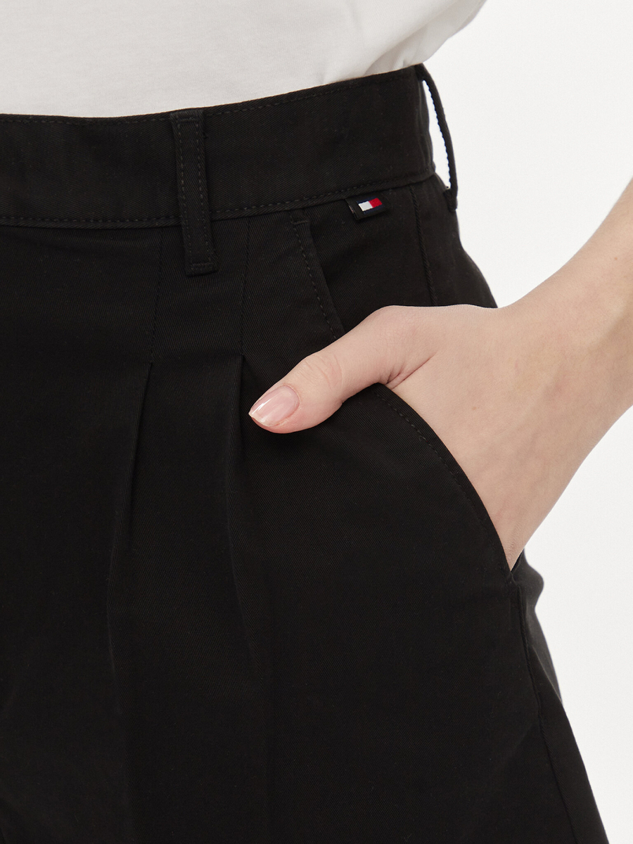 detail Tommy Jeans dámske čierne šortky Claire