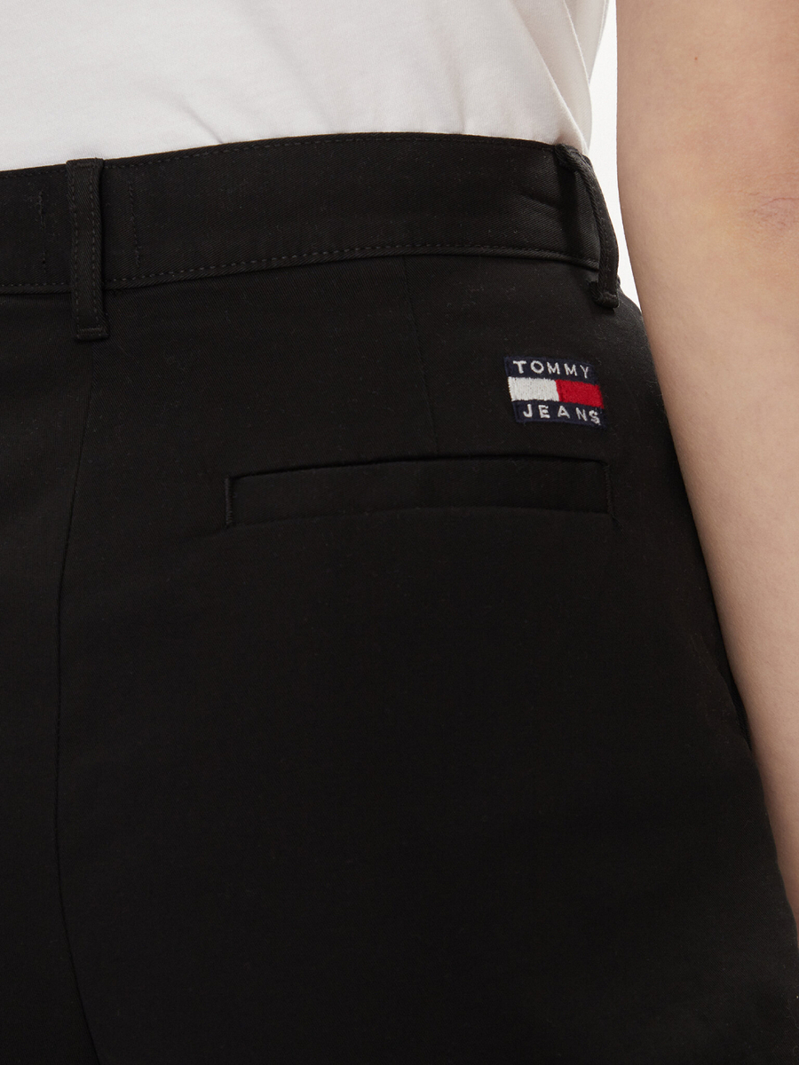 detail Tommy Jeans dámske čierne šortky Claire