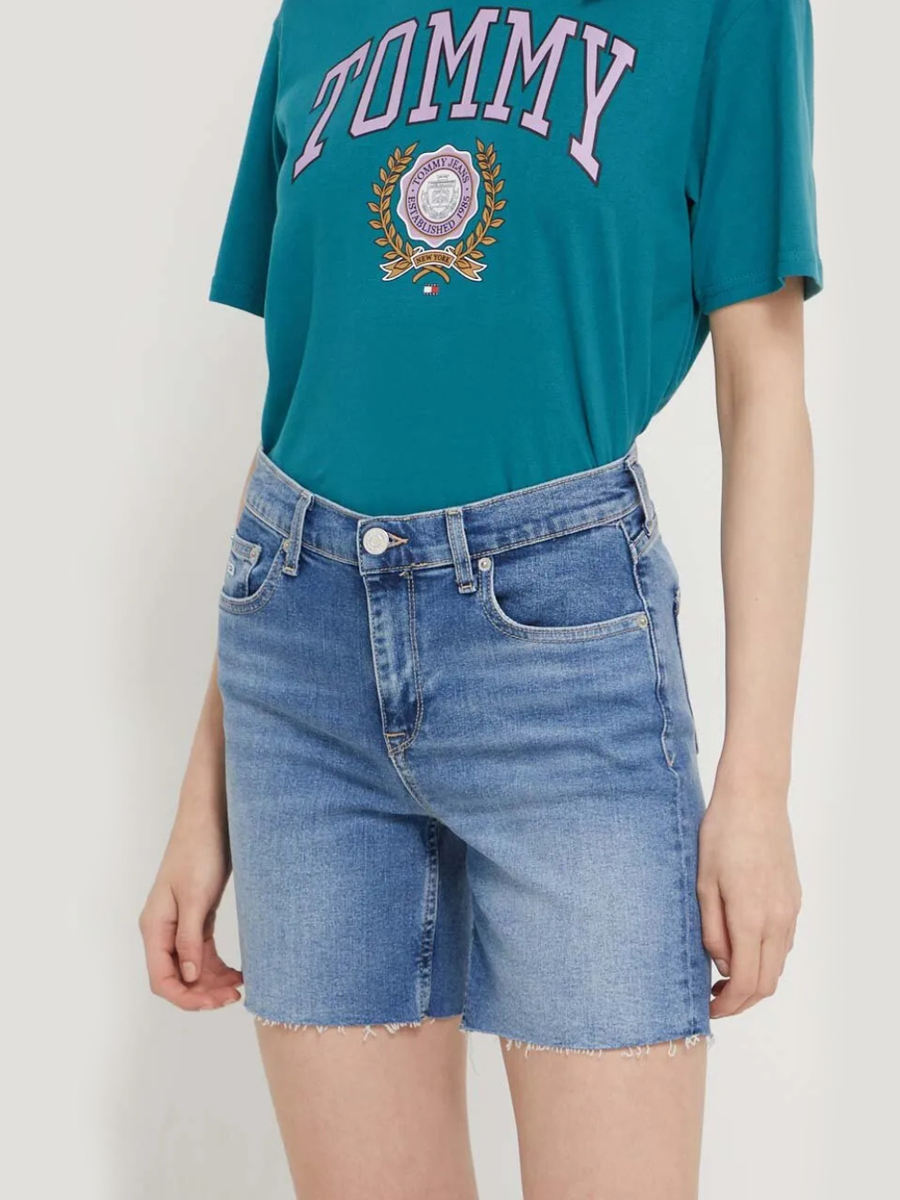detail Tommy Jeans dámske džínsové šortky Maddie