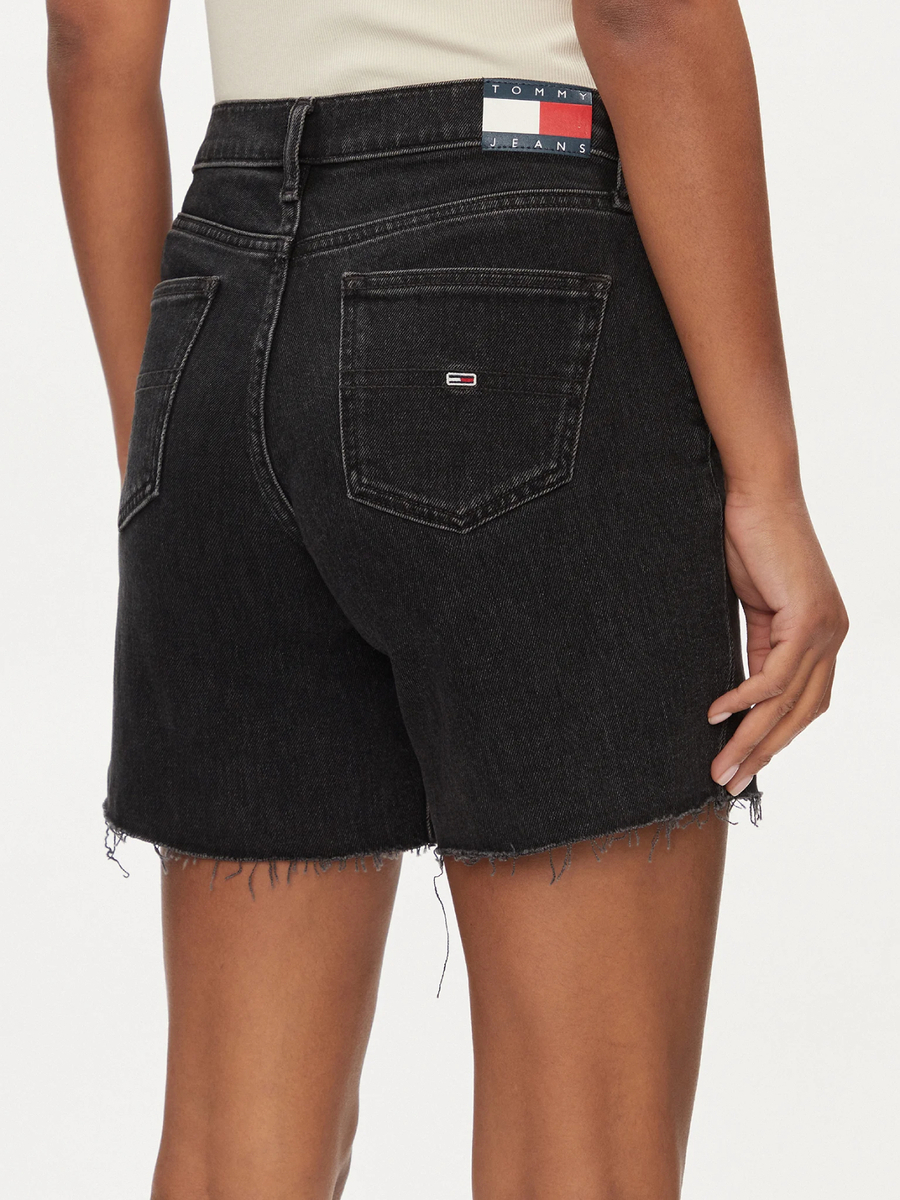 detail Tommy Jeans dámske čierne džínsové šortky