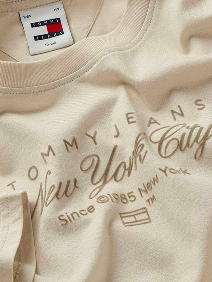 detail Tommy Jeans dámske béžové tričko