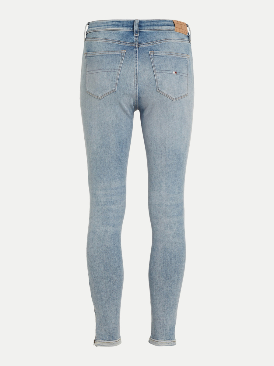 detail Tommy Jeans dámske svetlo modré džínsy Nora