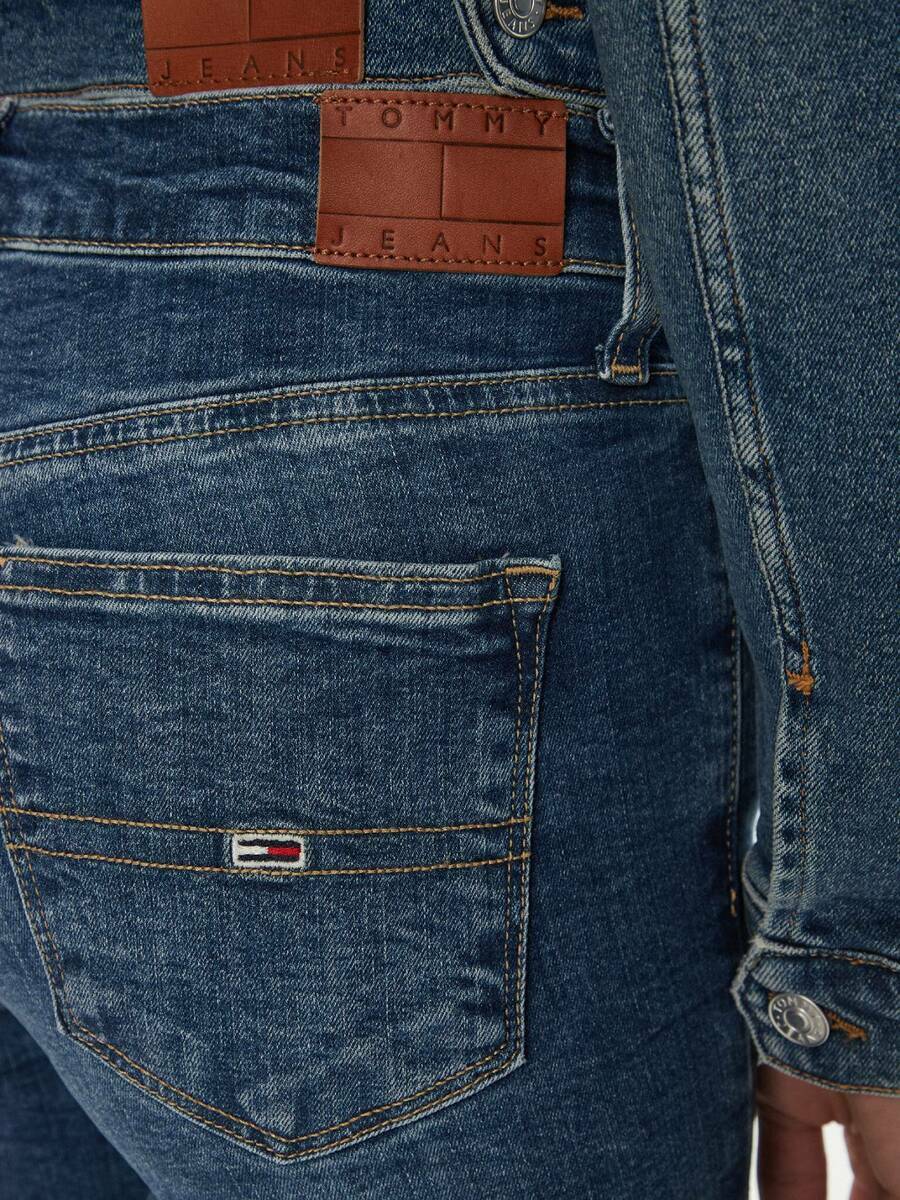 detail Tommy Jeans dámske modré džínsy