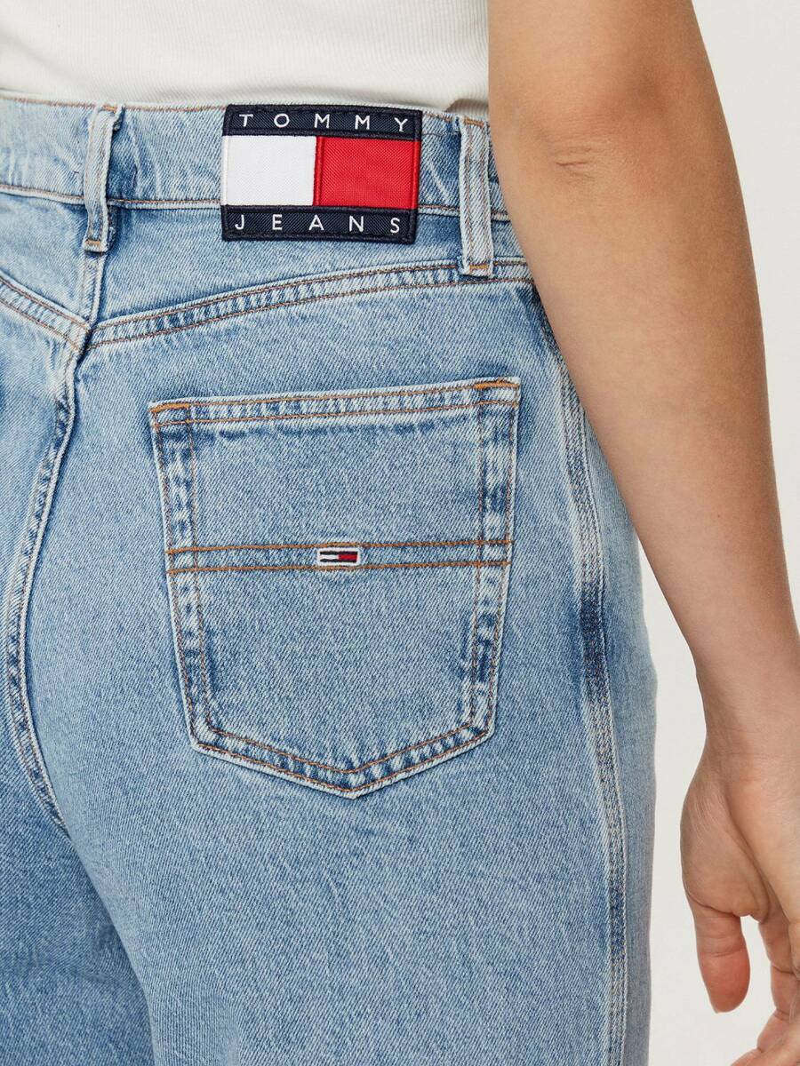 detail Tommy Jeans dámske modré džínsy