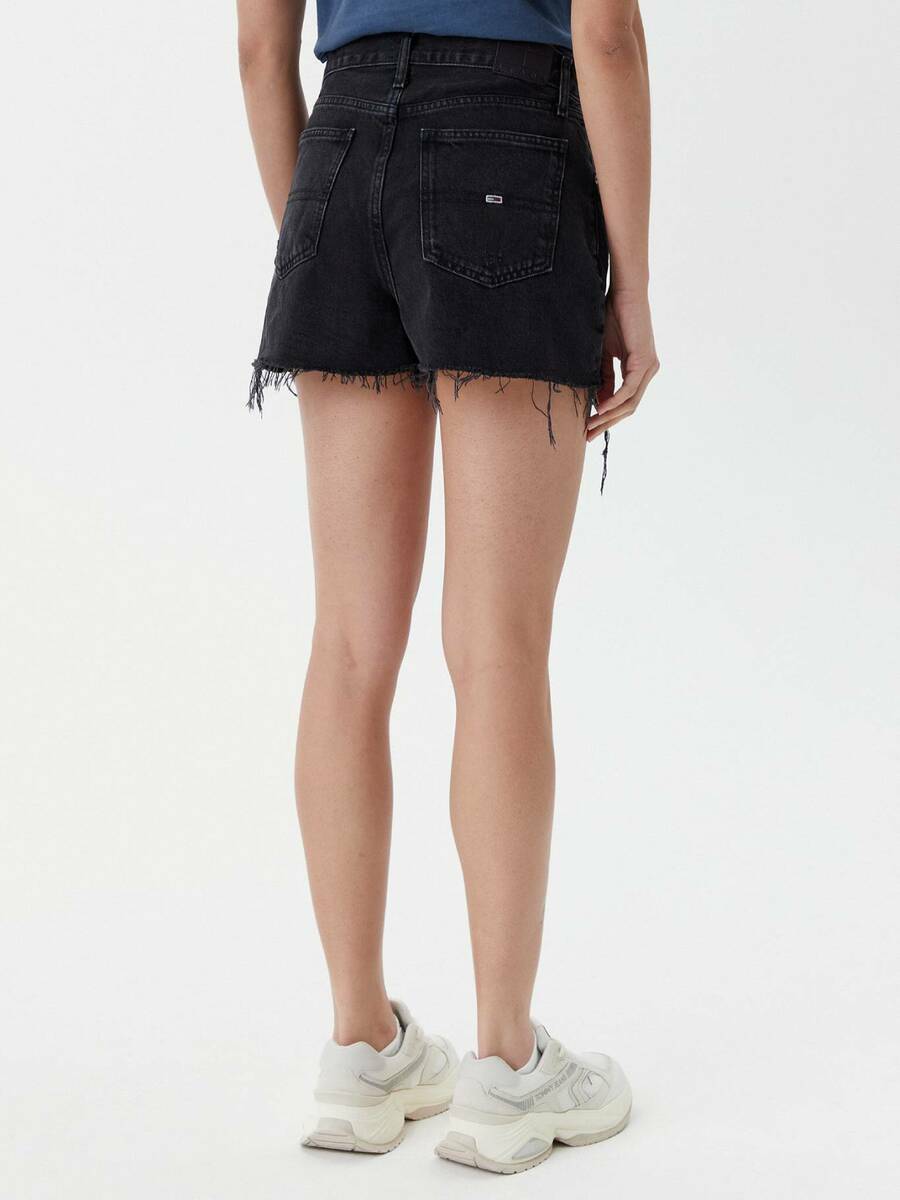 detail Tommy Jeans dámske čierne džínsové šortky