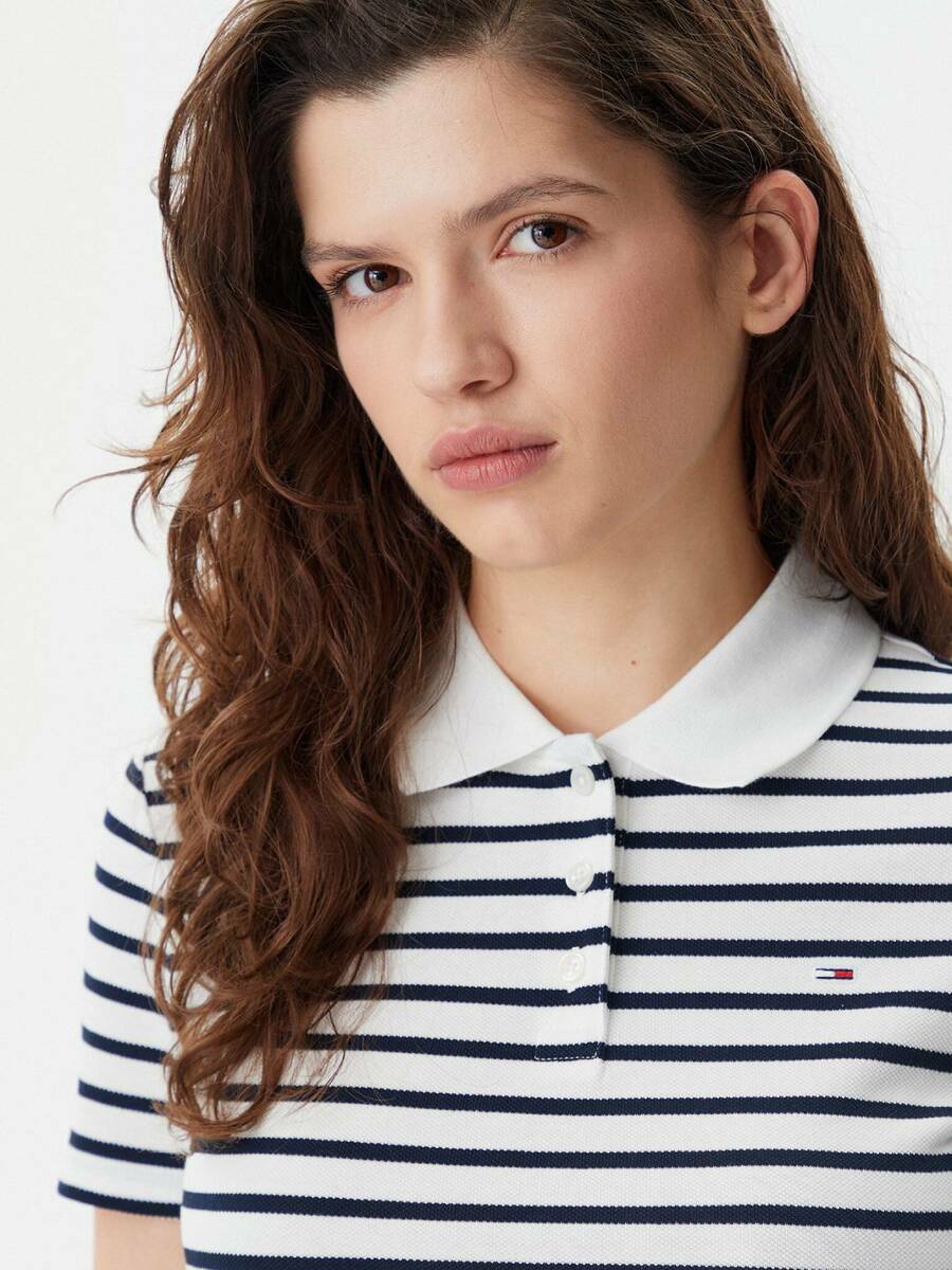 detail Tommy Jeans dámske pruhované polo tričko