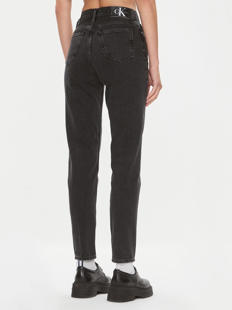 detail Calvin Klein dámske čierne džínsy
