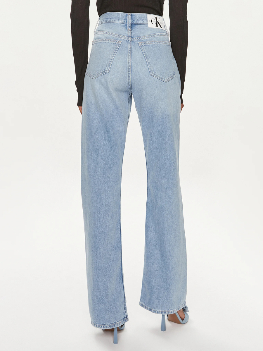 detail Calvin Klein dámske modré džínsy