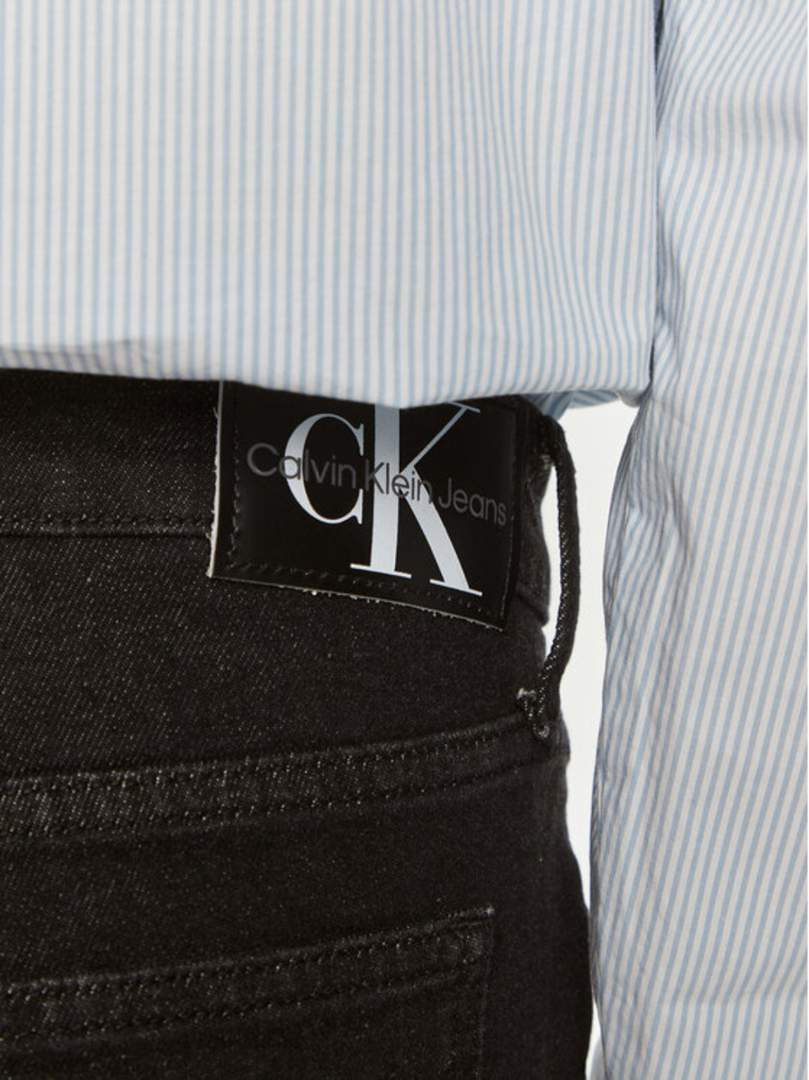 detail Calvin Klein dámske čierne džínsové kraťasy