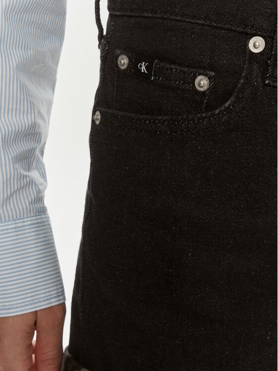 detail Calvin Klein dámske čierne džínsové kraťasy