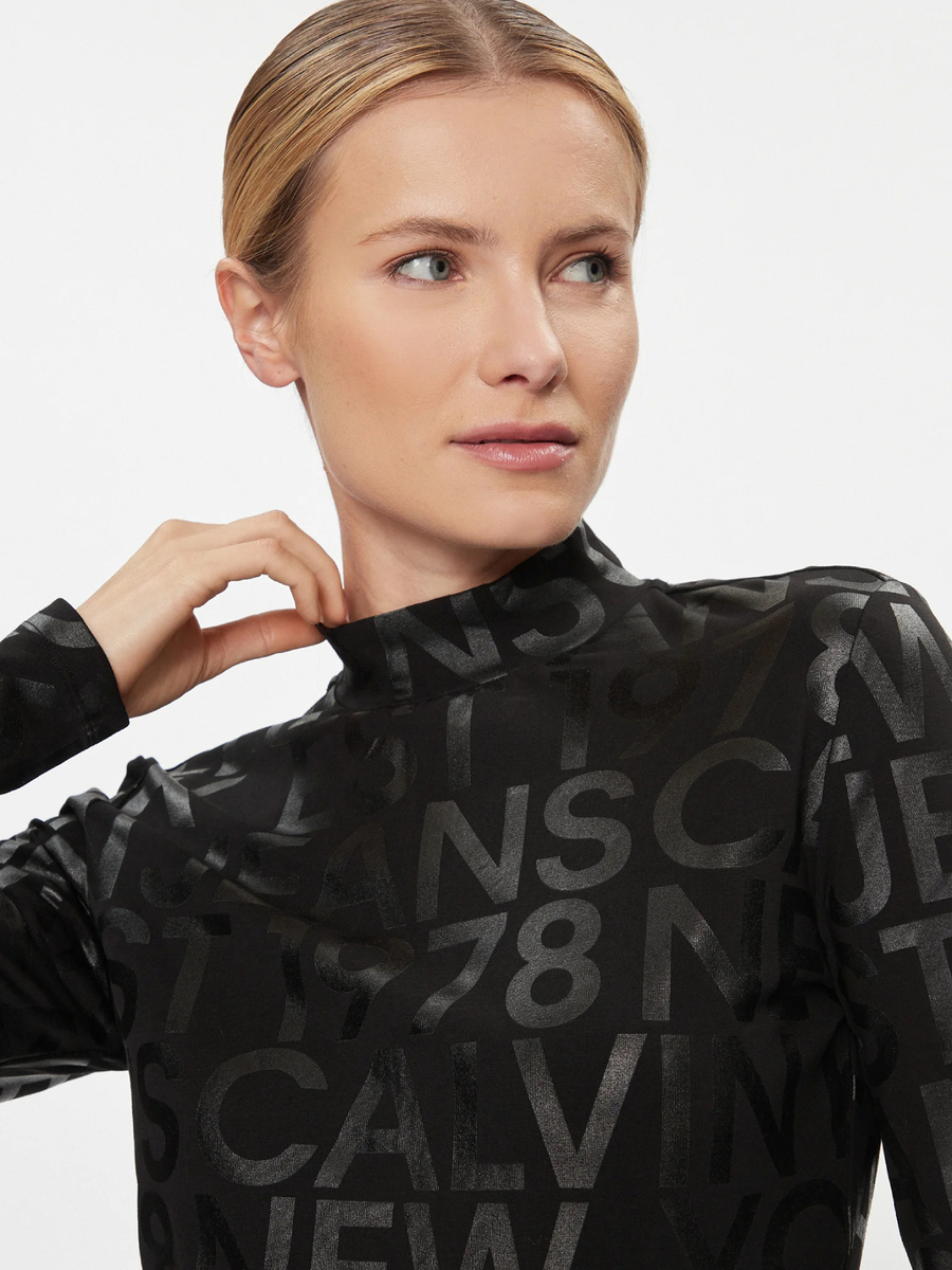 detail Calvin Klein dámske čierne tričko s dlhým rukávom