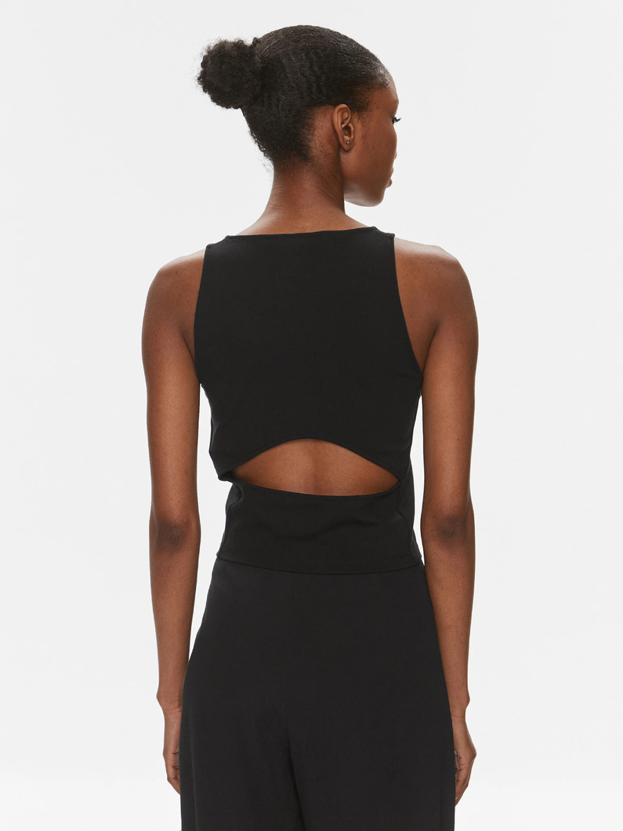 detail Calvin Klein dámsky čierny top
