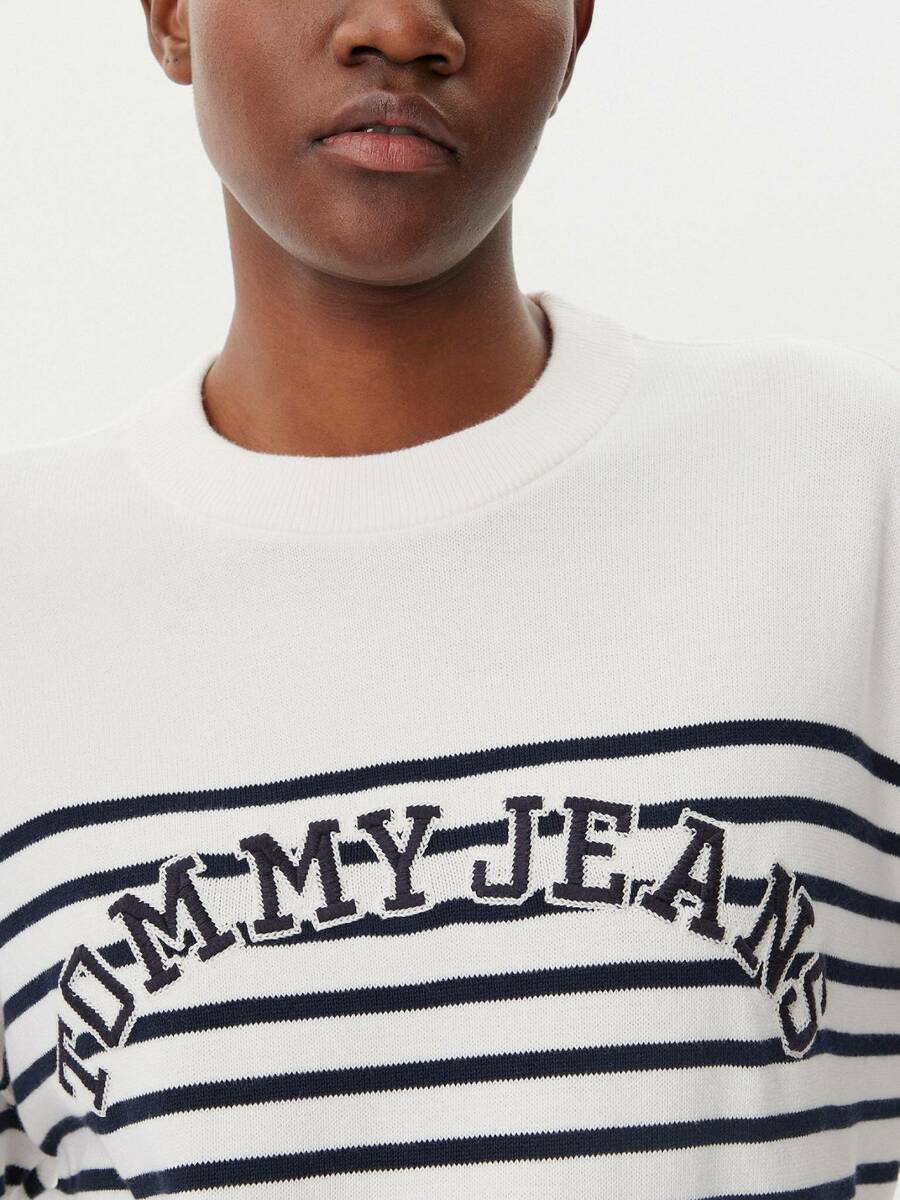 detail Tommy Jeans dámsky pruhovaný sveter