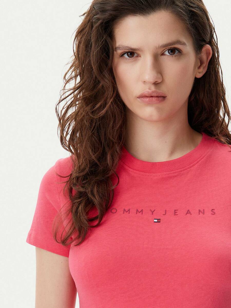detail Tommy Jeans dámske ružové tričko