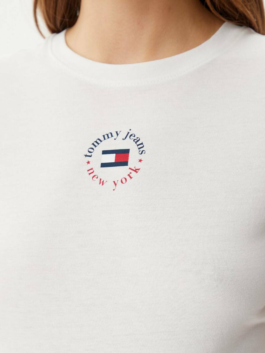 detail Tommy Jeans dámske biele tričko