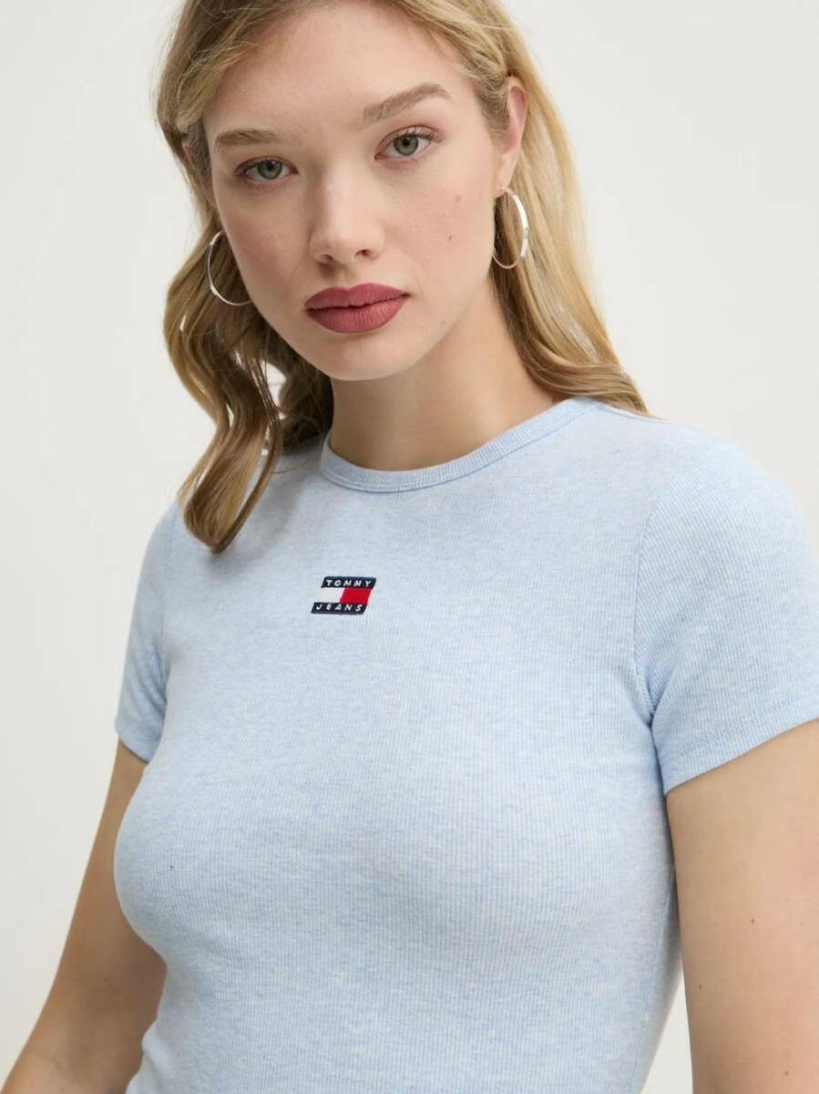 detail Tommy Jeans dámske modré tričko